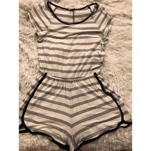 Comfy striped rhomper